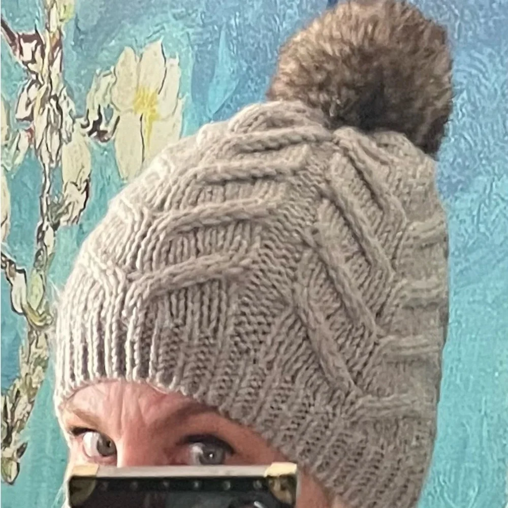 Gap OSFA grey cable knit snow cap with faux fur pom pom’s.